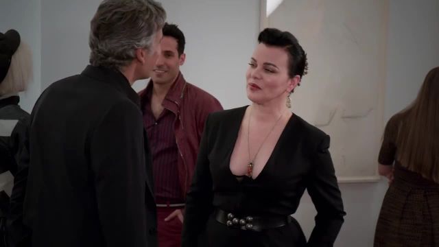 Younger - 6x09 - 'Millennial's Next Top Model' Sneak Peek